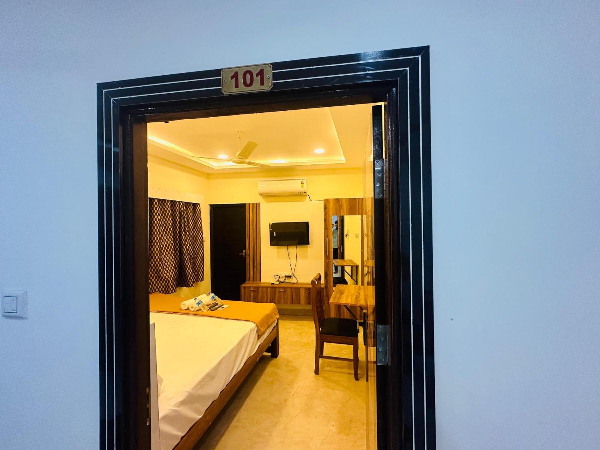 Mahadeepam Residency Villa Tiruvannamalai Exterior photo